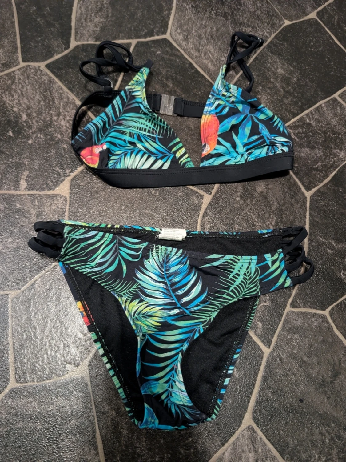 Tropisk bikini med papegojor stl 13-15 år