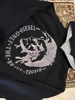 Diesel hoodie - I bra skick, storlek XL men mer som en cropped S
