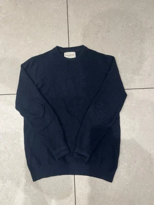 These Glory Days tröja  - Säljer These Glory Days stickad tröja | Strl: S | Skick: 9/10 | Modell: 182cm | Hör av dig vid frågor! ✅