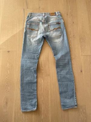 Nudie jeans Thinn Finn - Säljer dessa feta Nudie jeansen i modellen Thinn Finn W32 L34! Hör av dig vid frågor eller för fler bilder!