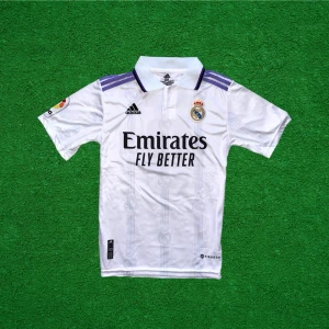Real Madrid Tröja, Benzema #9, Storlek XL - Helt ny, högkvalitativ replika .EU| XL.  Pris: 349kr. Leverans: Skickas inom 24 timmar. Notera: Begränsat antal- först till kvarn 