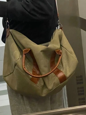 Vintage Duffel Bag - Vintage duffel bag som fungerar som både resväska eller sport 