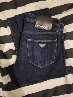 Mörkblå jeans från Emporio Armani - Orginal Ea7 jeans i mycket bra skick, som nya,  storlek S/29