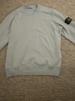 Stone Island sweater - Tjena👋 säljer min helt nya stone Island sweater. Priset kan diskuteras och om du har några frågor bara skriv..