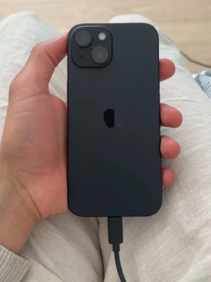 Säljer min iPhone 15 - Säljer min mobil för jag har inte någon nytta av den för fick en ny telefon 