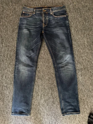 Nudie jeans - Feta nudie jeans som är som nya och är använda väldigt lite. Storleken är W32 L32