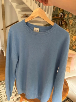 Cashmere tröja från John Henric  - Ljusblå cashmere tröja från John Henric strl M men skulle passa S också. Perfekt till sommaren.