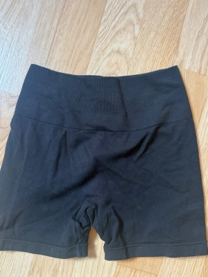 Svarta seamless shorts från Relode - Svarta shorts från Relode (prime kollektionen) används 2 gågner. Väldigt stretchiga passar XS/S.