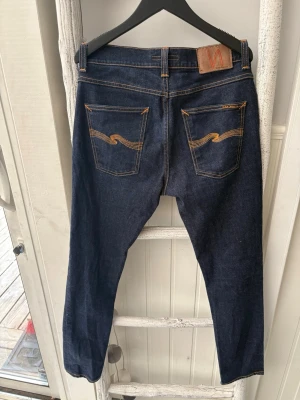 Nudie Jeans  - Nu säljer jag mina Riktigt fina nudie jeans då de inte används eller passar🤩, storleken är 31/32 och dess skick är riktigt gott. Vid en snabb affär kan priset bli lägre !! ✅alltid frakt inom 24h✅  tar gärna emot frågor och bud 😊