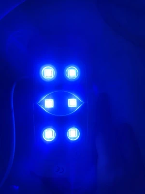 SUN mini UV/LED nagellampa rosa - Praktisk och kompakt UV/LED nagellampa från SUN i rosa plast. Perfekt för att härda gel- och shellacknaglar hemma. Lampan har sex starka LED-lampor och ansluts med USB-kabel. Smidig att ta med och enkel att använda.