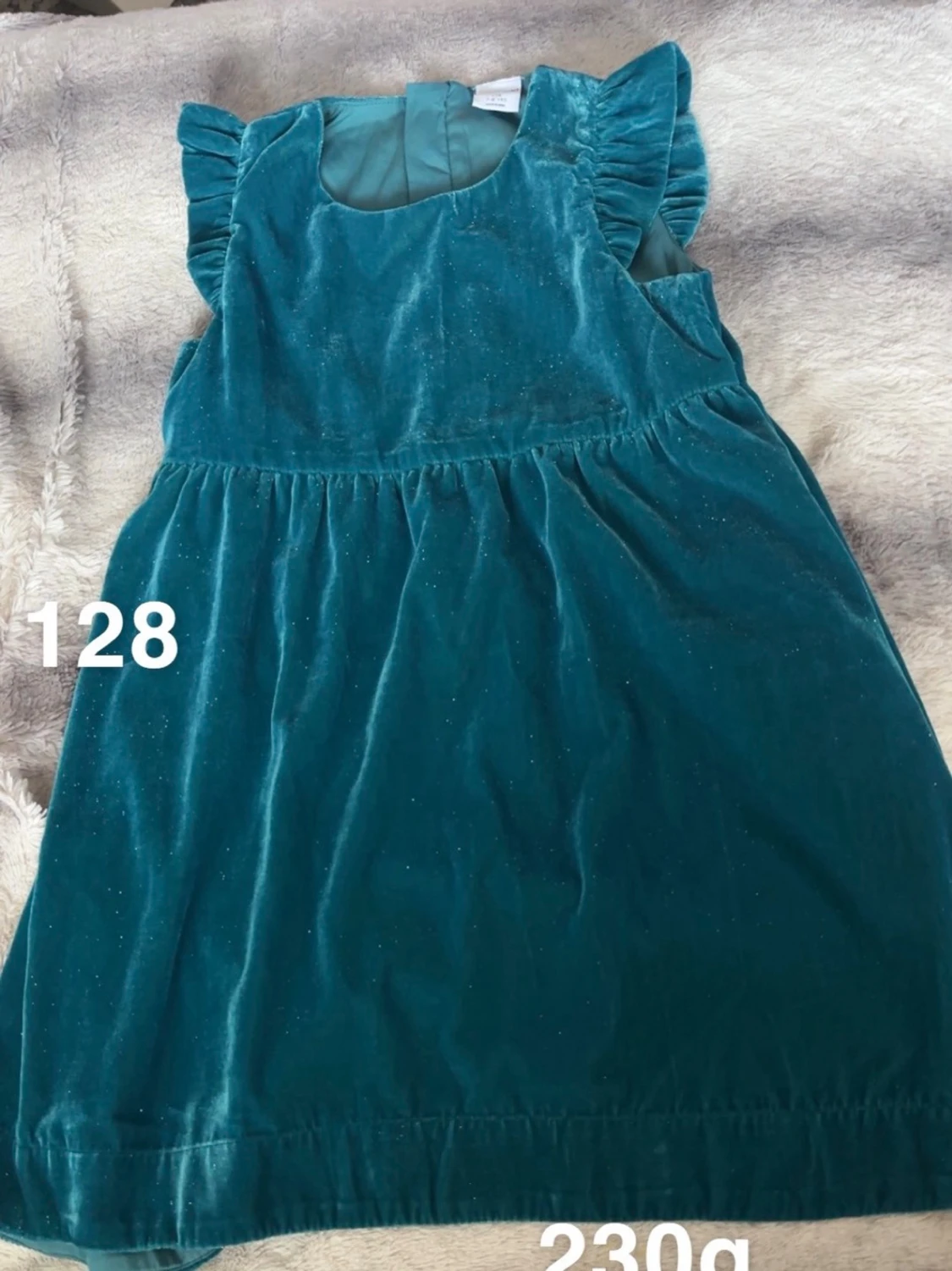 Blå/grön sammetsklänning med volangärm