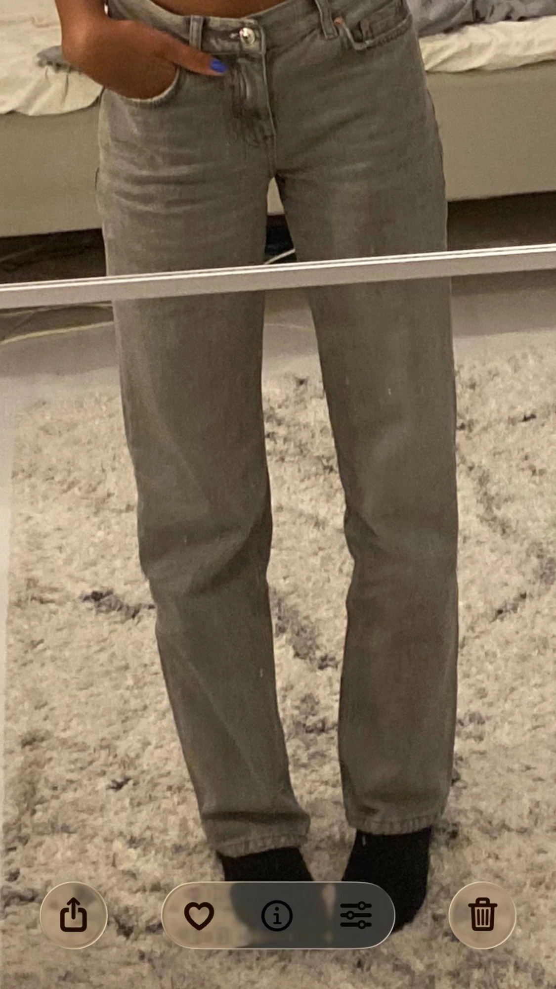 Ljusgrå raka jeans från Gina Tricot - 1