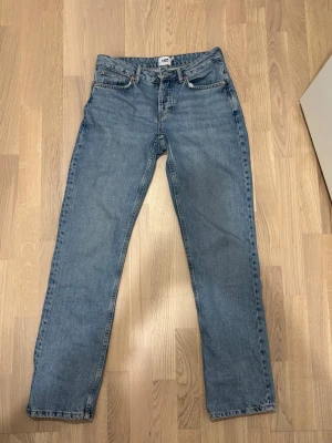Blå raka jeans från Lager 157 - Blåa raka jeans från Lager 157 deras (Icon) kollektion. Bara testade så som nya.