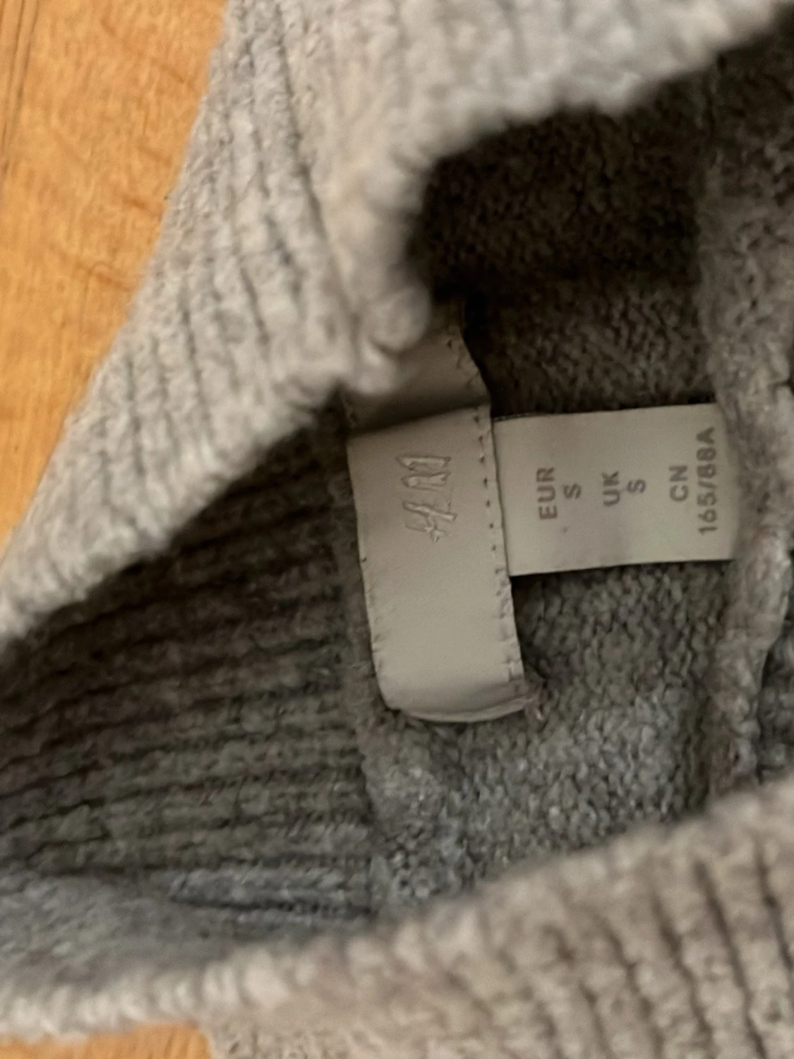 Grå stickad tröja från H&M - 1