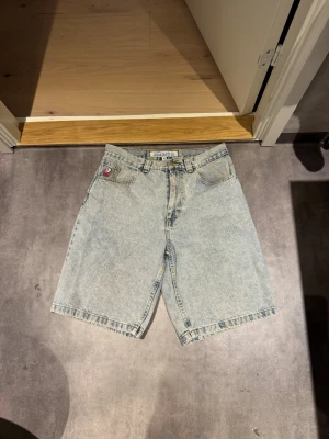 Polar Big bys - Säljer ljusblåa big boys i storlek M, bra skick