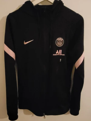 Svart PSG hoodie från Nike - Orginal hoodie nike/Psg storlek S fint skick 