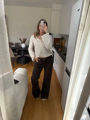 Zara jeans  - Fina bruna jeans från Zara, används dock inte så mycket💕Midja rakt över: 43 cm Innerben: 85 cm