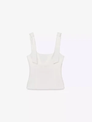 Populär topp Zara - Säljer denna superfina topp i vit!! Otroligt fin nu i sommaren och i perfekt skick 💗💗