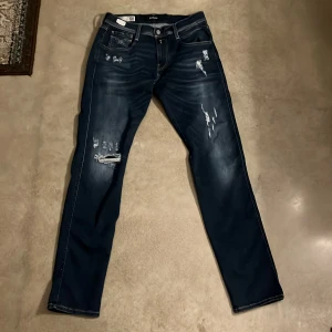 Replay Jeans  - Säljer replay byxor använda 2 gånger men inga skador. Köpta helt nya för 999kr. Priset börjar på 500 men kan pruta ner. Skriv funderingar i dm