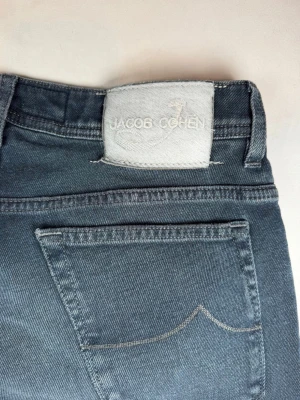 Jacob Cohën jeans - Tvär feta Jacob Cohen jeans i nyskick , de är i storlek W33, väldigt exklusiva & fräscha skälvklart äkta✅ nypris~5300kr
