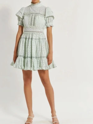 Ljusgrön by Malina klänning  - Supersöt By malina klänning i nyskick, endast använd 1 gång💞  Nypris 2599kr