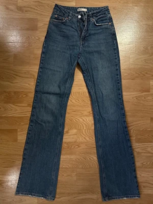 Ginatricot jeans  - Jeans från Ginatricot  Öppen för bud vid snabb affär. Paketpris vid köp av flera plagg.🎀