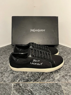 Saint Laurent skor - Svarta Saint Laurent skor. Helt nya. Kom privat för flera frågor 