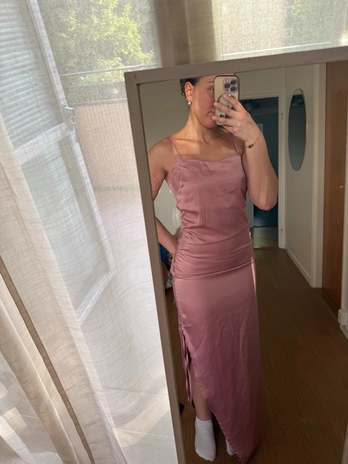 Rosa långklänning med slits