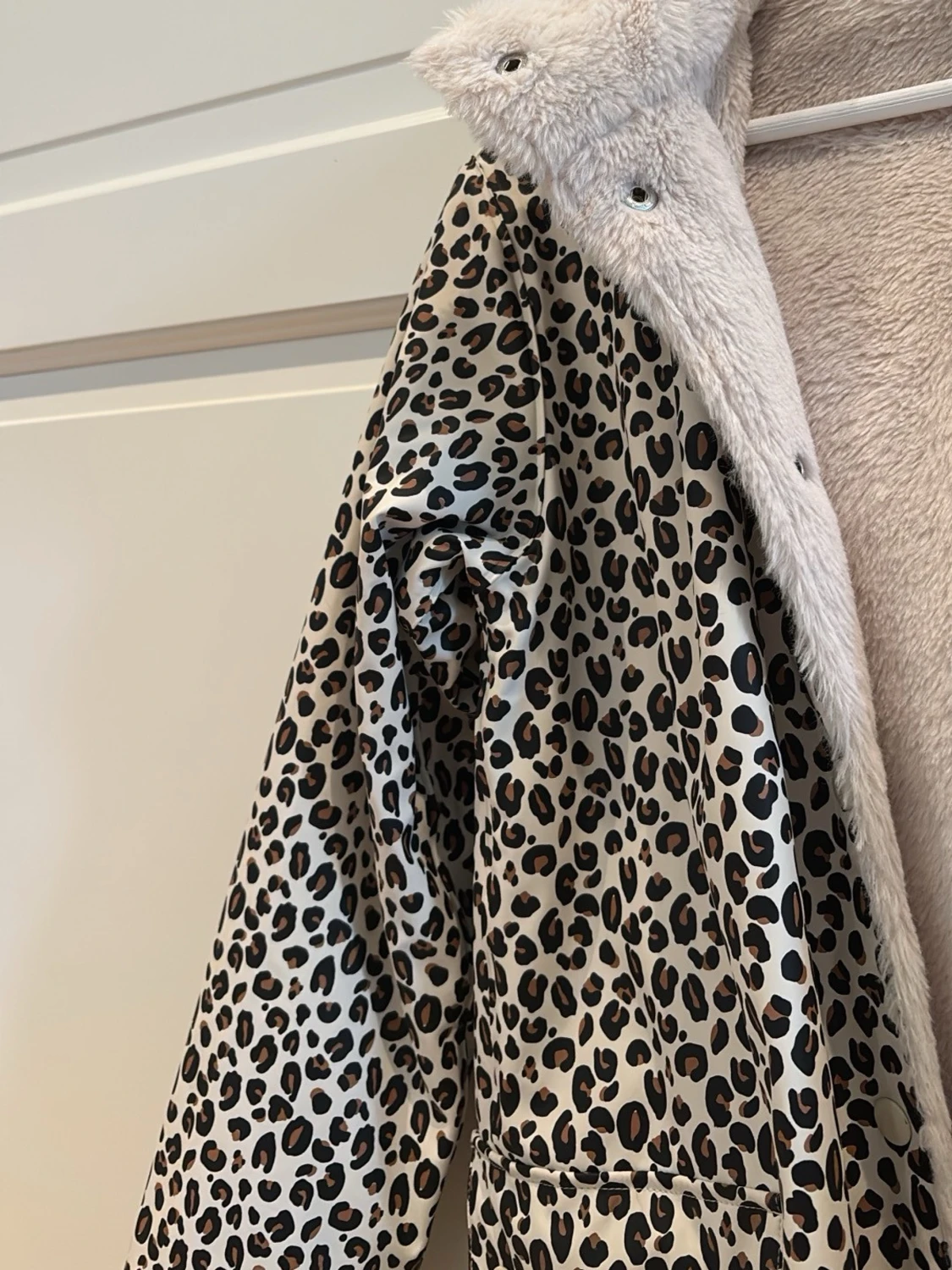 Leopardmönstrad regn/pälsjacka - 1