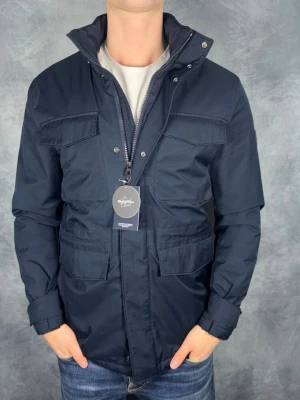 J. Lindeberg Field Jacket - Skick: 9/10. | Ingår: Endast jackan. | Nypris: +- 4000 SEK. | Modellen är 183cm och väger ~ 70kg