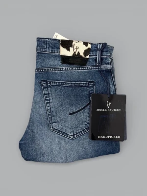 HandPicked "MILANO" Moser Project Limited Edition - • The garment is brand new with tags  • Size: W33  • Retail price: 3100 SEK / 290€  • Outer leg length: 103 cm.