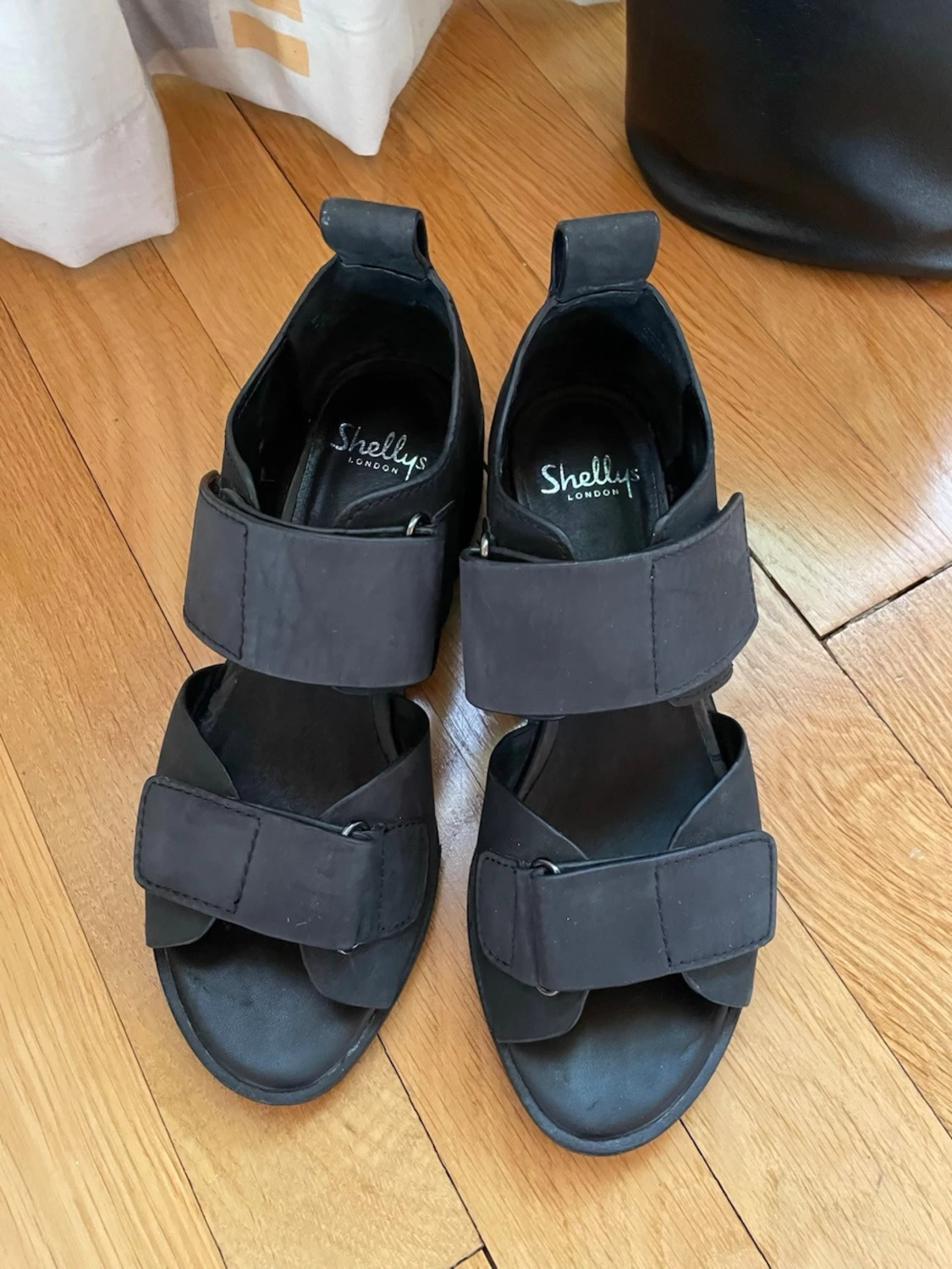 Svarta lädersandaler från Shellys London - 1