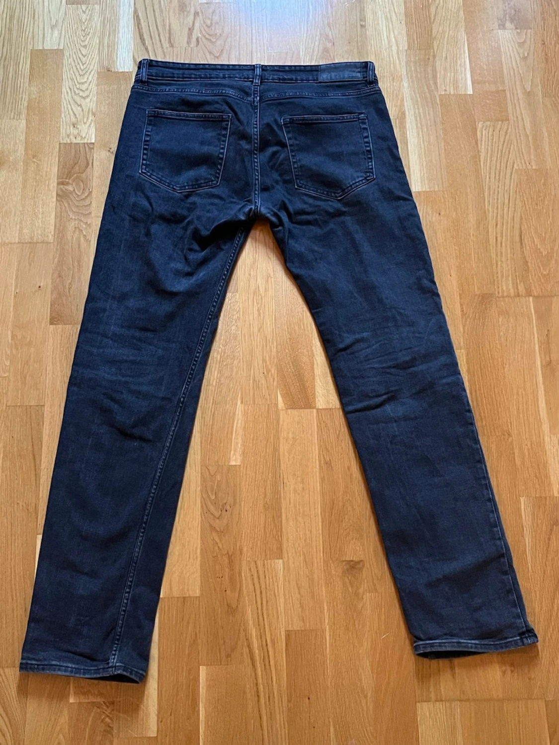 Gråa jeans - 1
