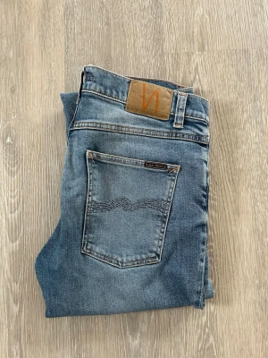 Nudie Lean Dean Jeans - Nudie Jeans Lean Dean Storlek: W31 L32 Färg: Ljusblå Passform: Sitter som ett perfekt par slim jeans Skick: 9/10 Nypris: 200 € Jag skickar inom 24 timmar! 📦