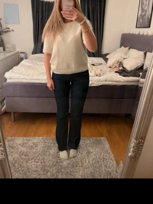 Stickad tröja Stockholmstil - Stockholmstil stickad tröja, för fler frågor skriv i privat! 