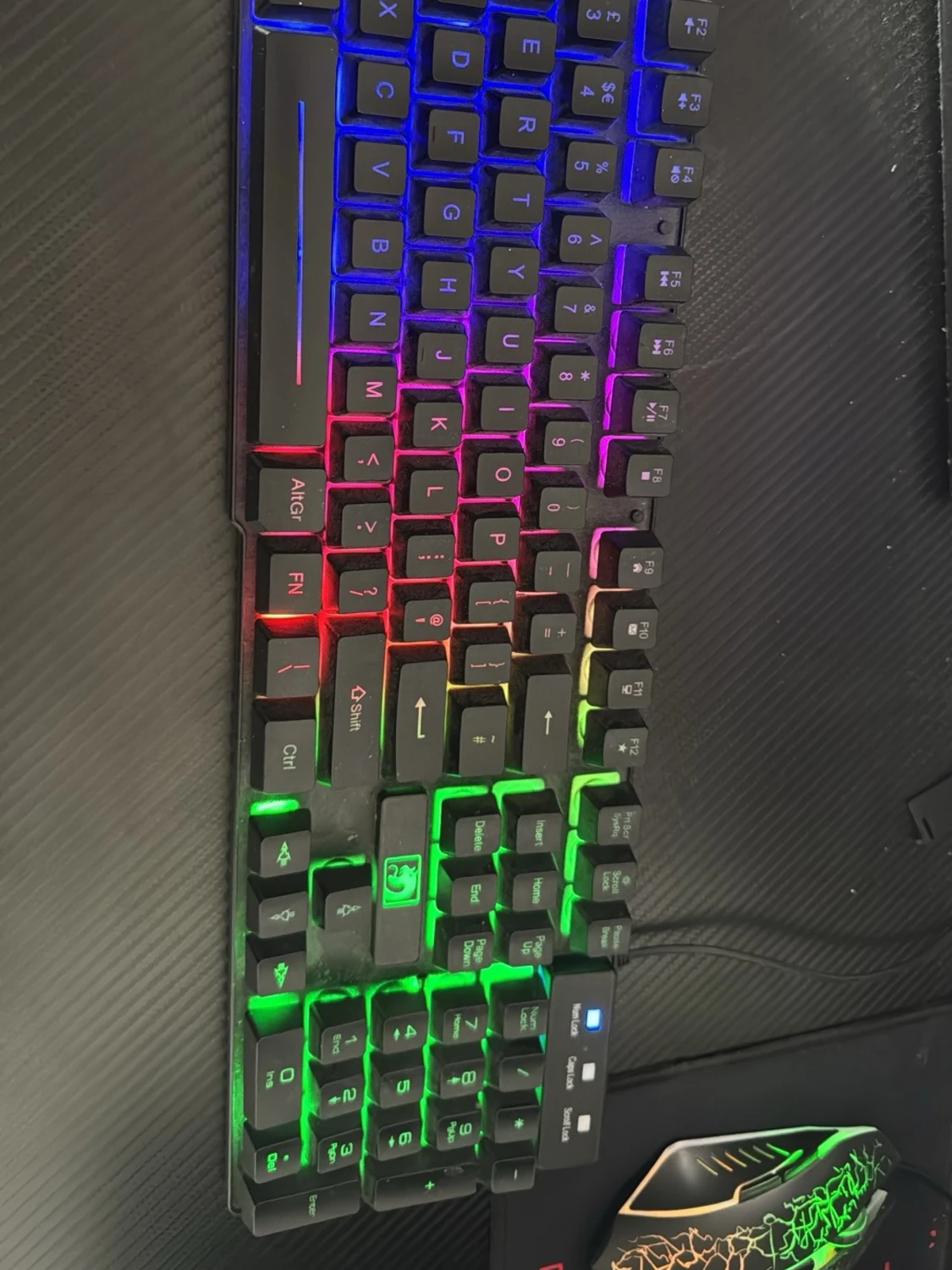 FOREV svart gamingtangentbord