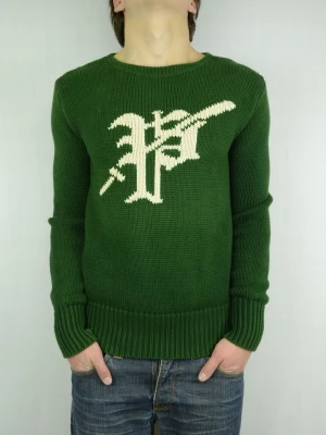 Ralph Lauren grovstickad tröja  - RALPH LAUREN HEAVYKNIT SWEATSHIRT Storlek : M Passform : Normal Användning : Tröjan är i ett fint skick utan defekter Nypris : Cirka 4000SEK Modellen på bilden : 182CM och väger 78KG