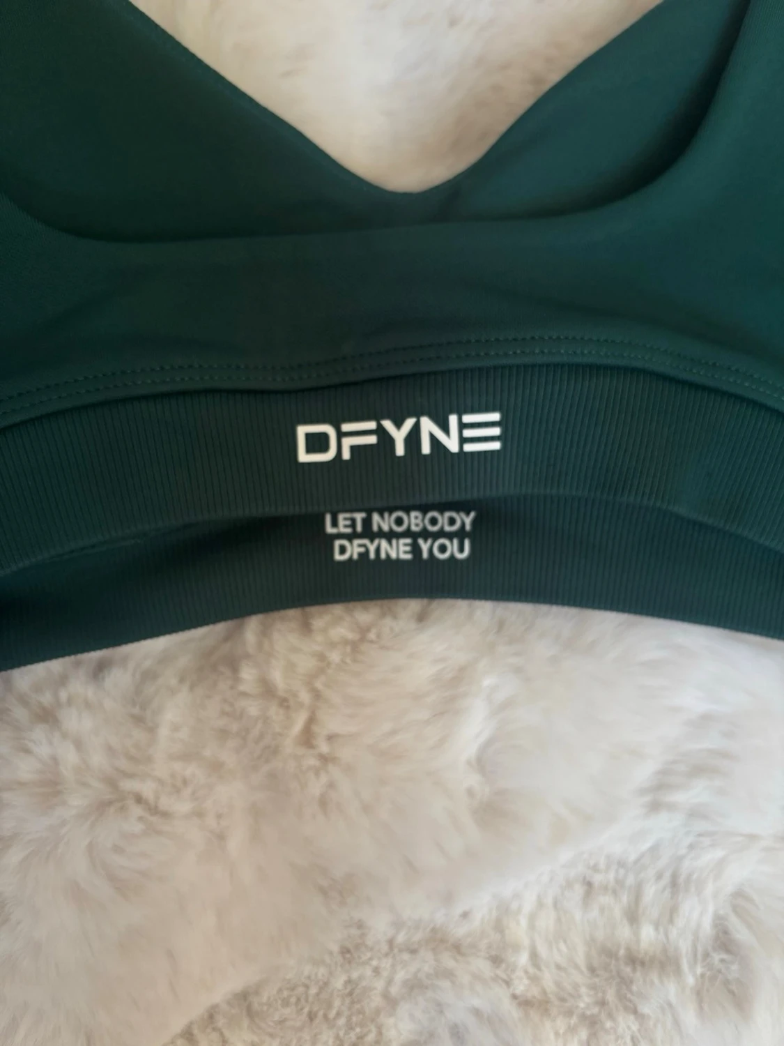 Mörkgrön sport-bh från DFYNE - 2