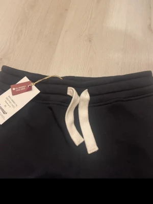 Russemerch byxor  - Helt nya russemerch byxor i storlek S! Skicka gärna pris förslag!