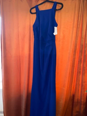 Maxi klänning (dark blue) från Bubbleroom - Helt ny och oanvänd klänning. Storleken passade inte mig och jag missade returtiden. (Artikelnr: 720468-0185 för bättre bilder)