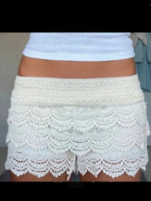 Spetsshorts  - Spetsshorts🥰🥰 använda bara en gång! Köpta i spanien 💕💕krämvit/vit💓💓