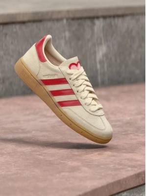 Adidas Spezial  - Limited Edition adidas spezial i alla hjärtans dag tema. Man får med snörren med hjärtan på. Köpta i Singapore.