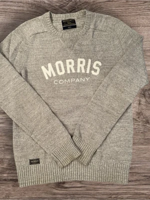 Grå stickad tröja från Morris  - Snygg grå stickad tröja från Morris priset kan sänkas vid snabbt köp