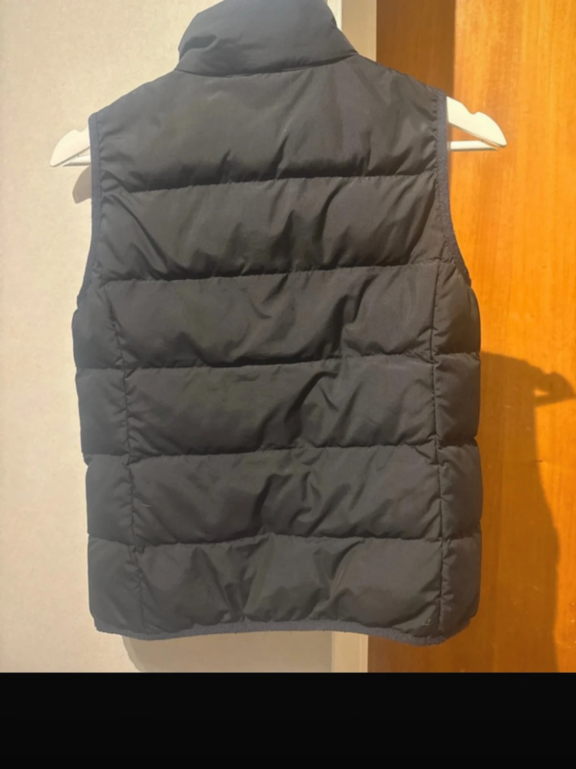 Svart dunväst från EA7 Emporio Armani - 1