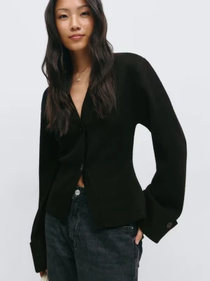 knitted sculptured cardigan - Jätte fin svart kofta från Gina tricot. Inte använd särskilt mycket så det finns inga defekter. Skriv för fler bilder!💕(köpt för 460)