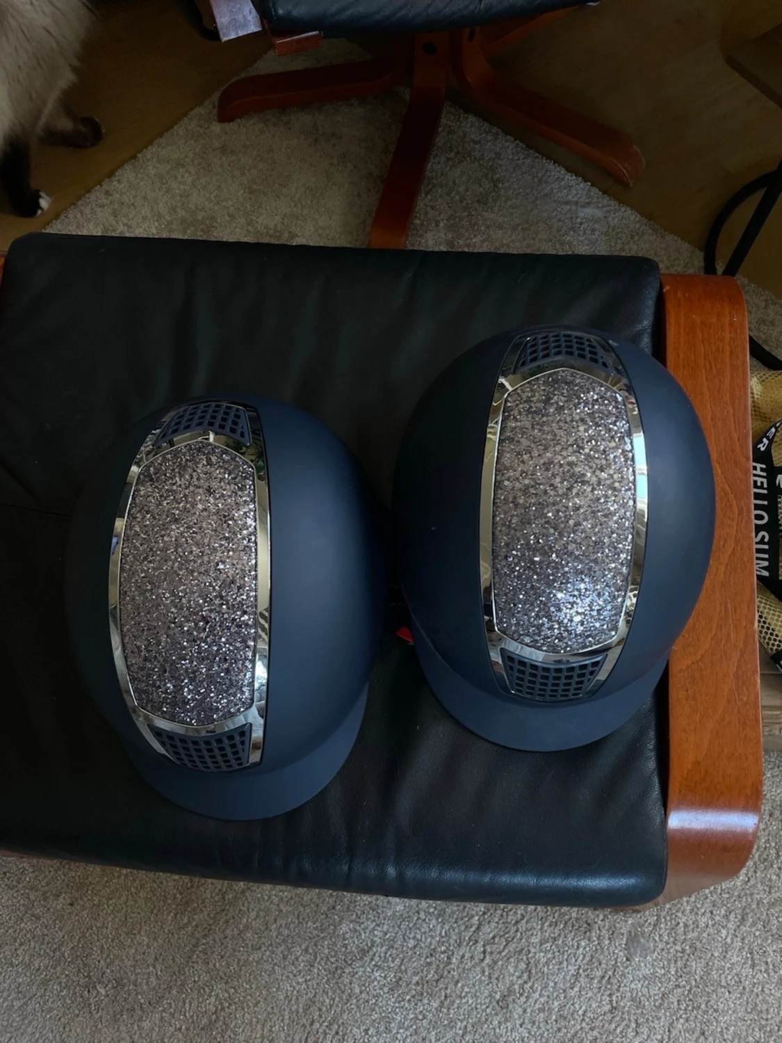 Mörkblå ridhjälm med glitterdetalj - 3