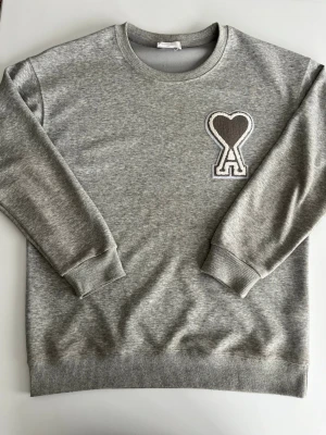 Ami Paris  - Utmärkt skick🤩knappt använt//Size M//100% Äkthet//Skriv vid minsta fundering😁