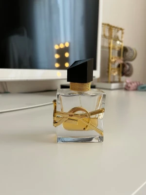 Ysl libre - Ysl libre parfym, halvfull. Pris går att diskutera!!