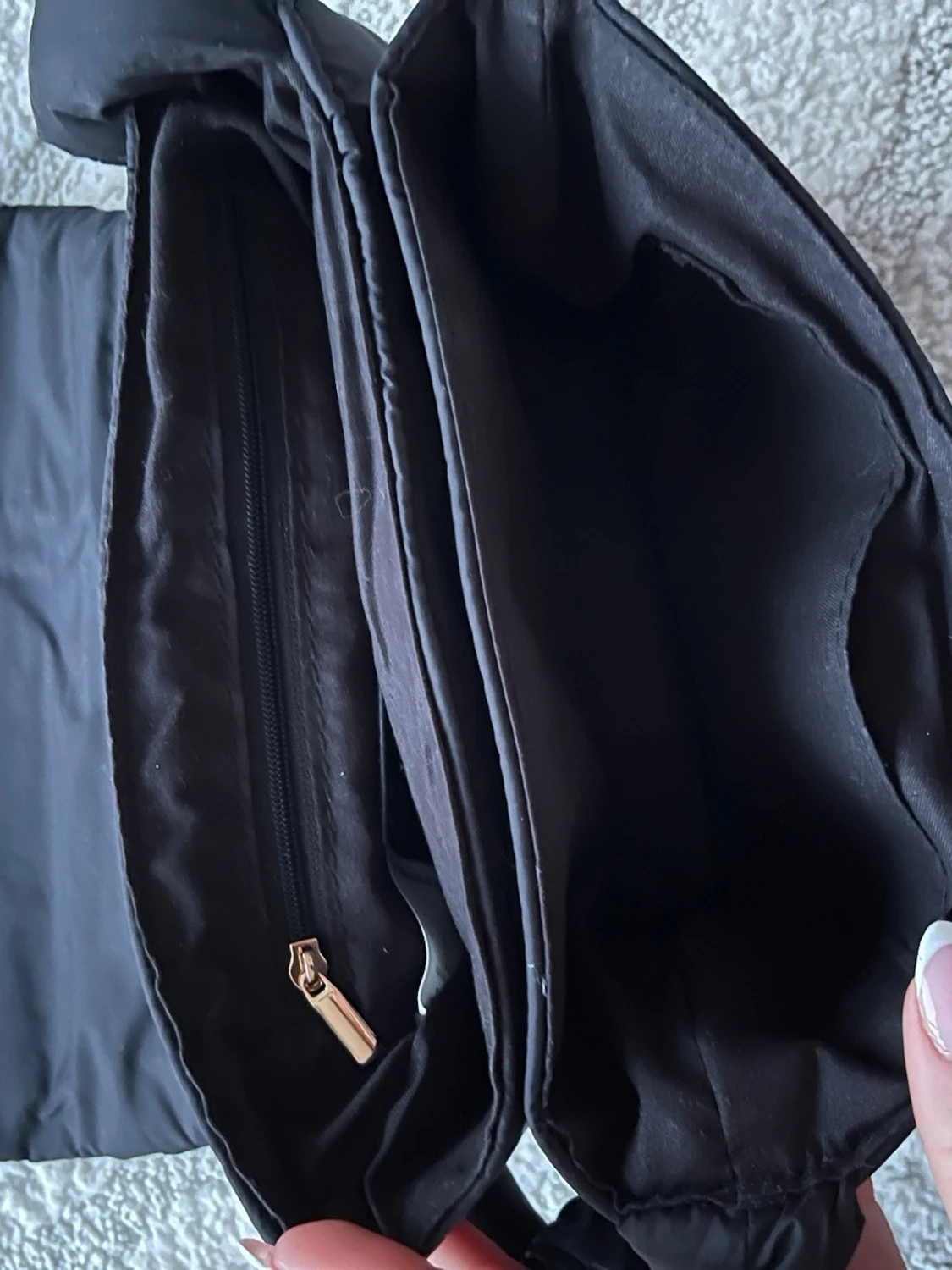 Svart quiltad handväska med knut - 3