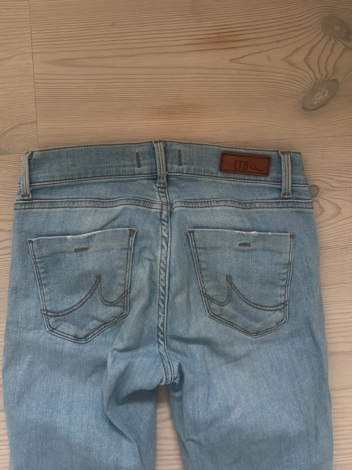 Ljusblå bootcut jeans från LTB - 2